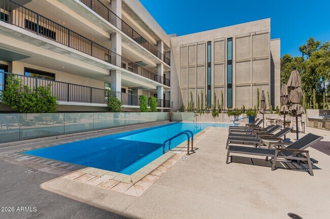 Foto del edificio - 2300 E Campbell Ave
