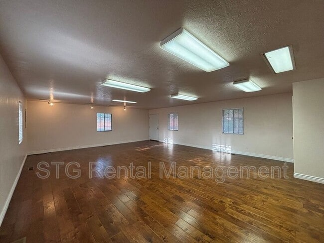Building Photo - 75 E 800 S