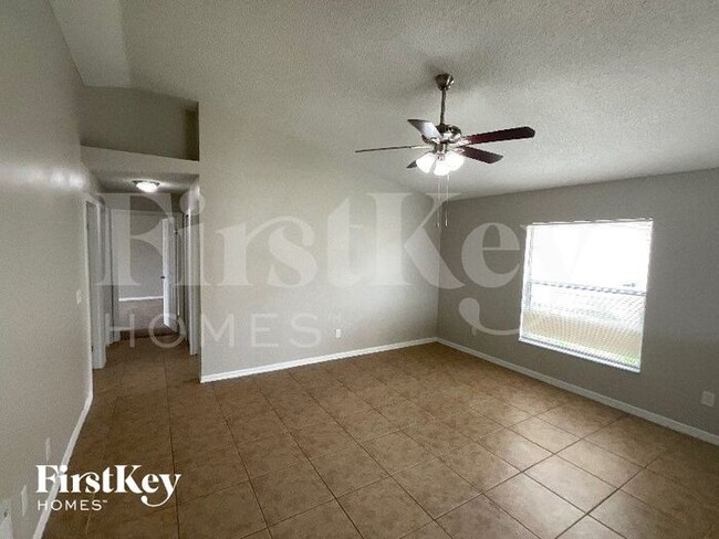 Foto del edificio - 7535 Groveoak Dr