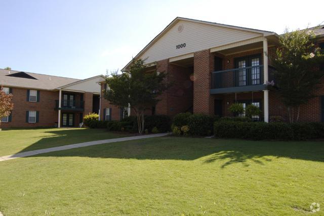 Building - Brook Hill Village Apartments