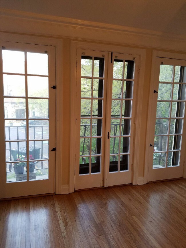 charming vintage condo - 949 Lake St