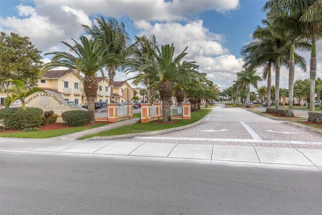 Foto del edificio - 17803 NW 74th Path
