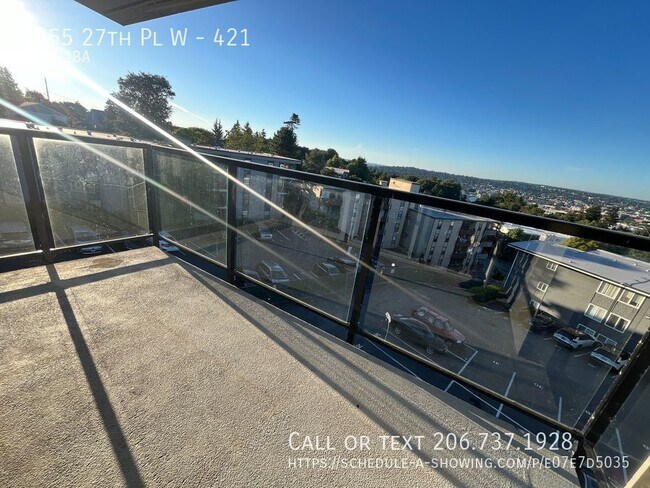 Building Photo - Incredible Mountain/Water Views