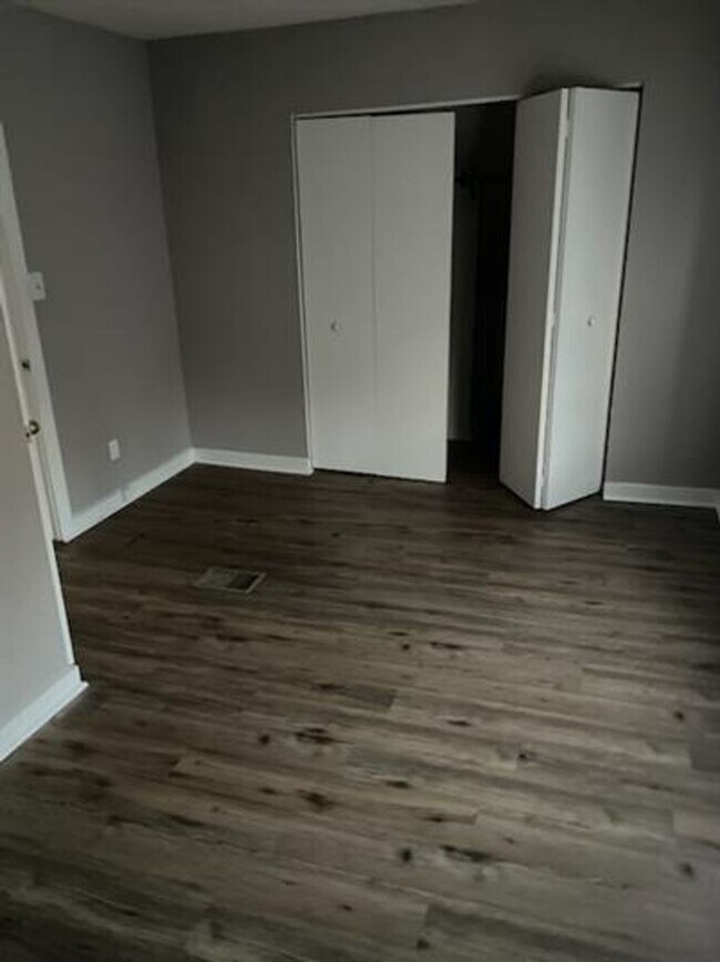 Foto del edificio - 605 N Prairie St