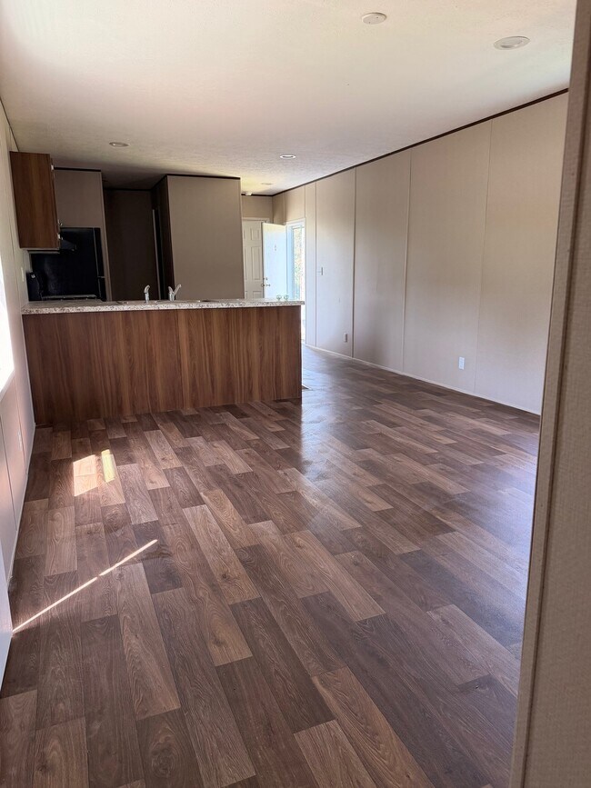 Building Photo - 129 James Way