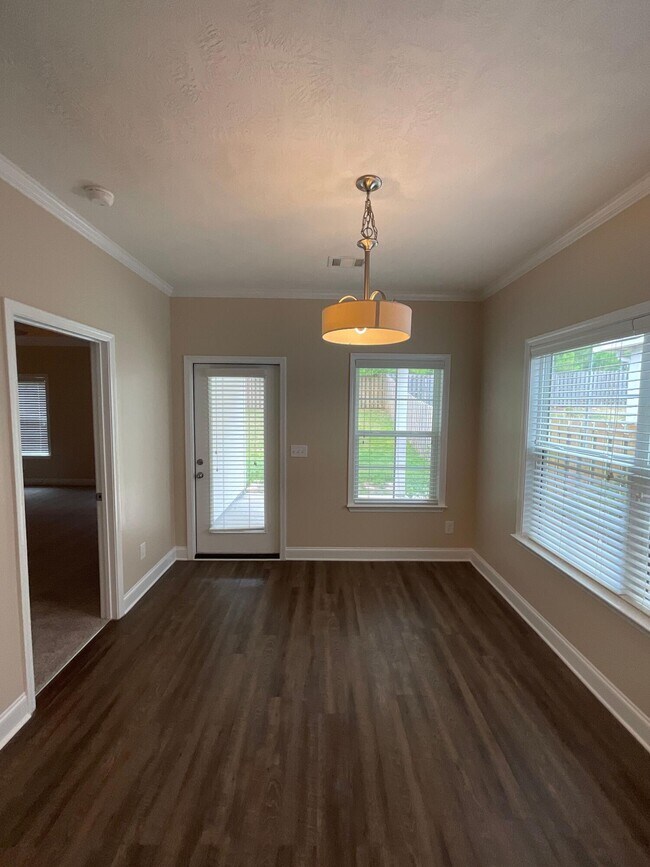 Building Photo - 5798 Whispering Pnes Wy