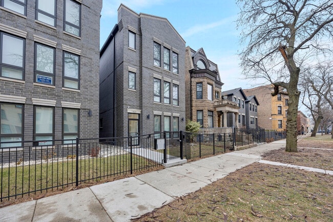 Foto del edificio - 4629 S Michigan Ave