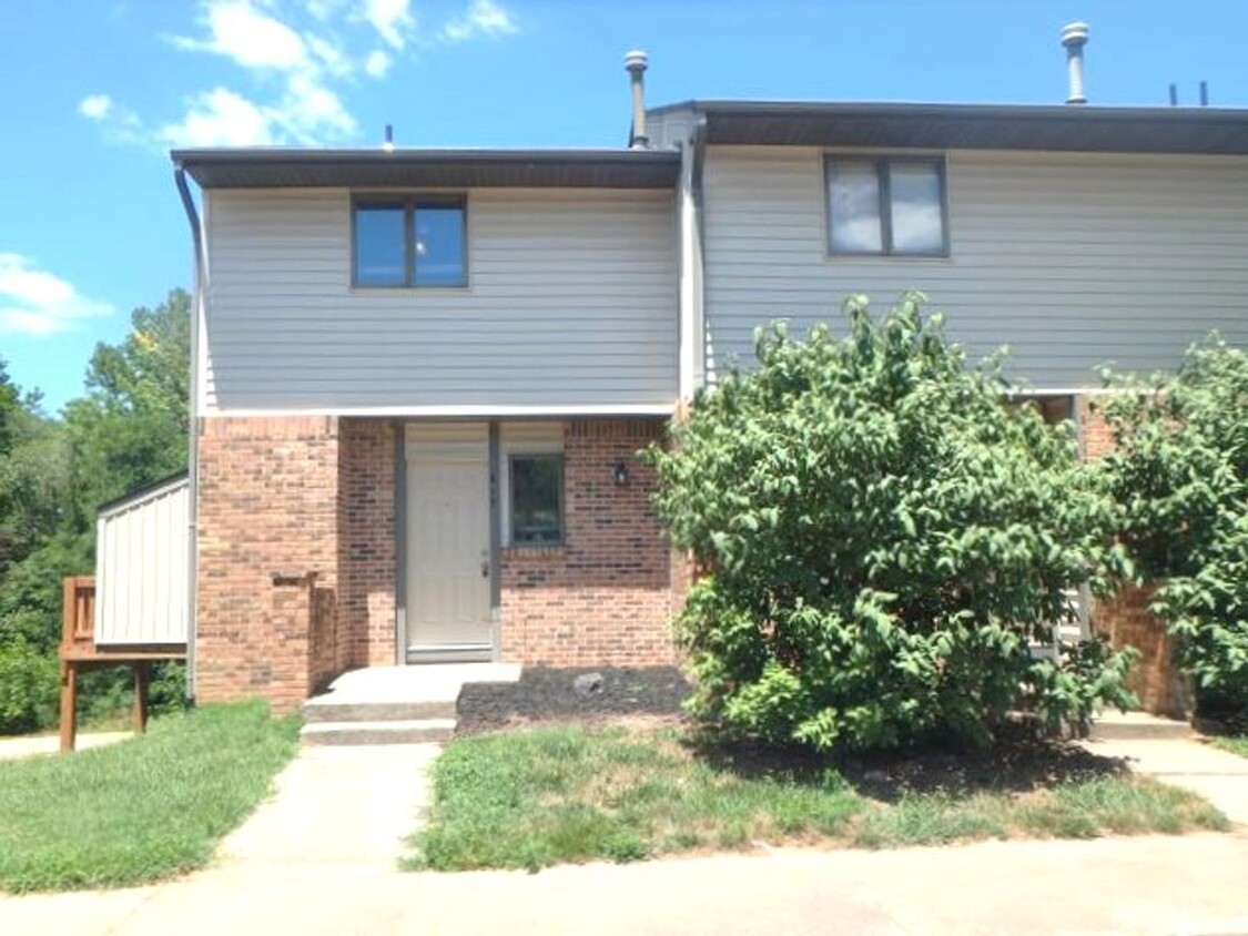 Primary Photo - Fantastic 3 Bed 2.5 Bath Condo In S. Columbia