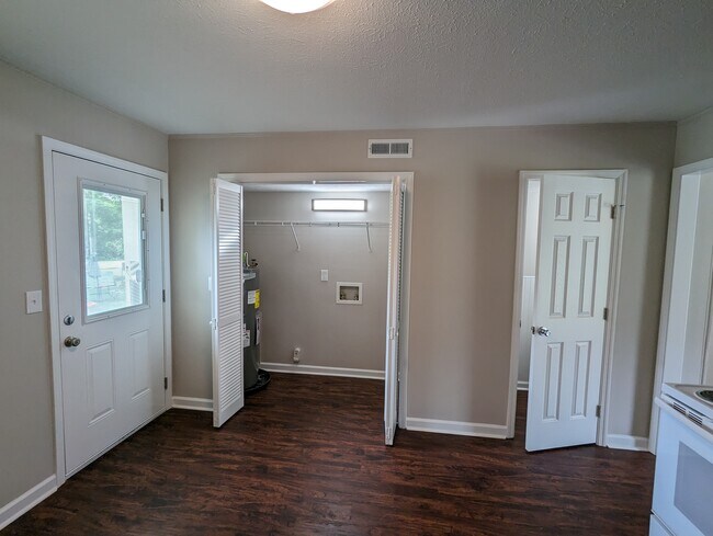 Foto del edificio - 112 Victor Reiter Pky