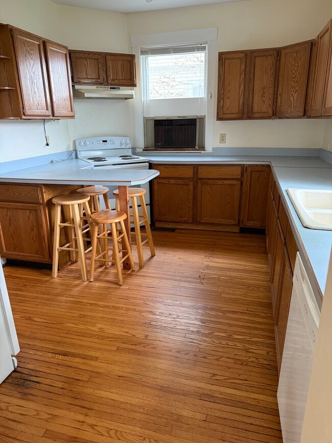 Kitchen - 824 N Cooper St