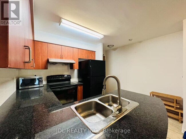 Photo du bâtiment - 5500-5500 Yonge St