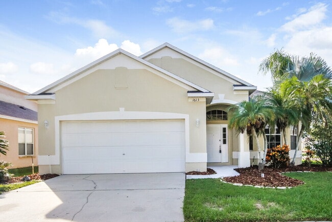 Building Photo - 1613 Wakefield Dr