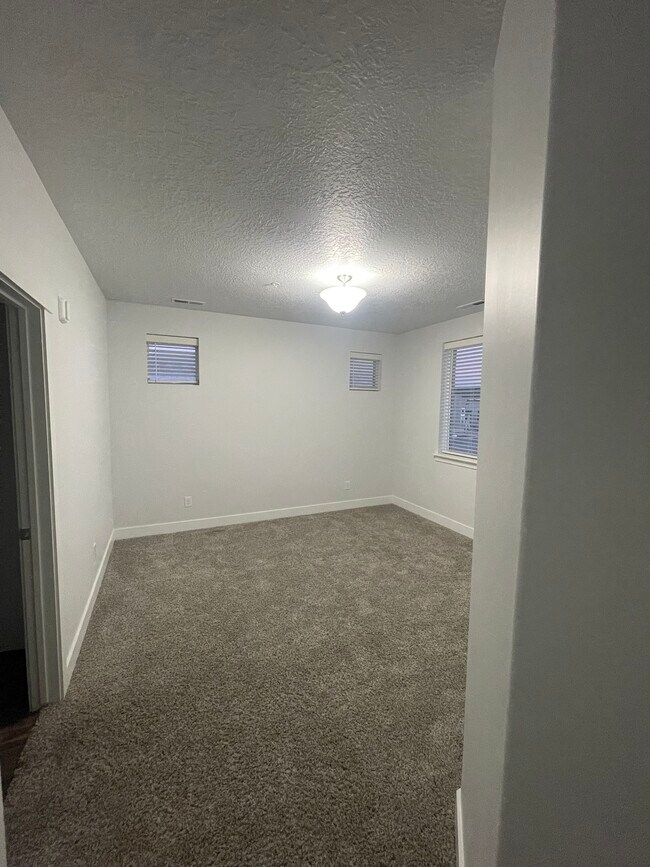 Foto del edificio - 331 750 N