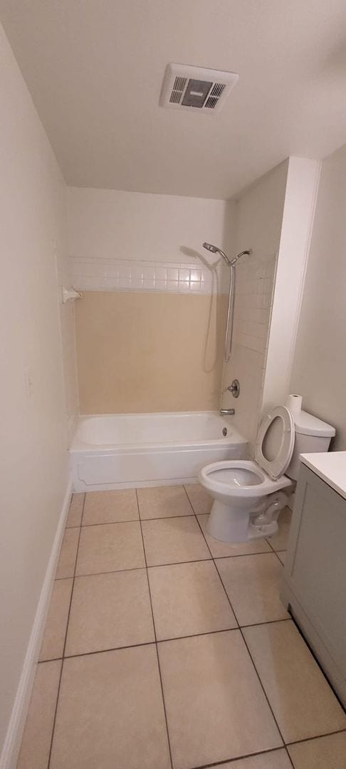 Building Photo - *** Beautiful 3 Bedroom 1.5 Bathroom Town ...