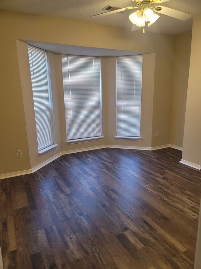 Building Photo - Beautiful 3 Bed Home for Rent in Van Buren