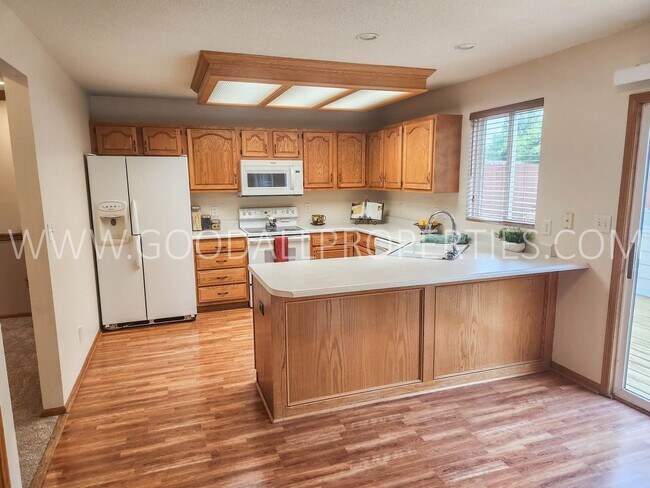 Building Photo - Beautiful 3 Bedroom 2.5 Bath Home in West ...