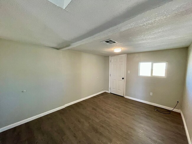 Foto del edificio - 5593 Hunt Ct