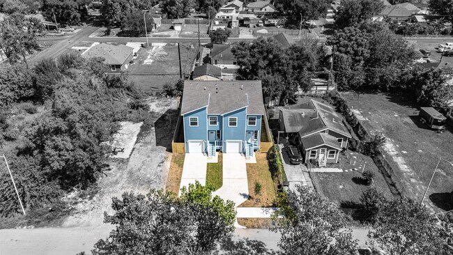 Foto del edificio - 9409 Clinton Dr