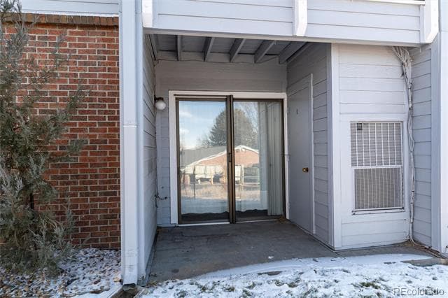 Foto del edificio - 7665 E Eastman Ave