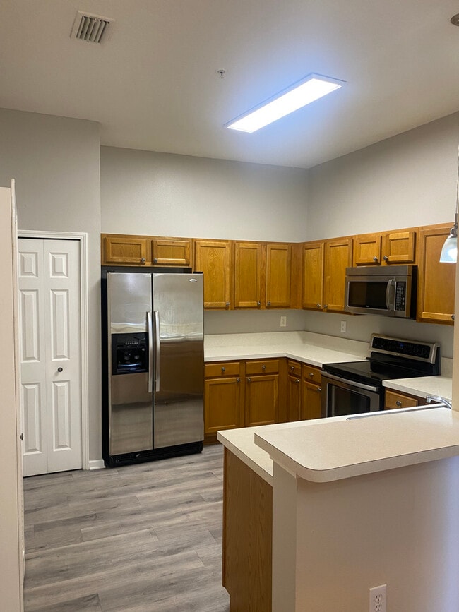 Kitchen - 6111 Maggies Cir
