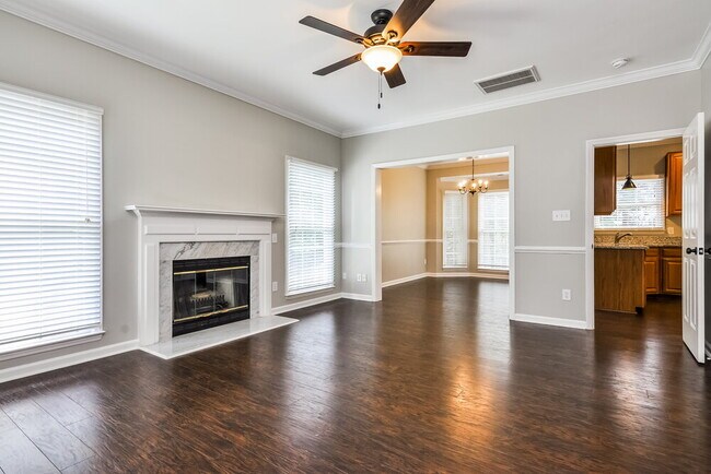 Foto del edificio - 7705 Hollyheight Ln
