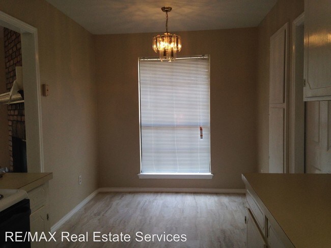 Building Photo - 4816 Green Forest Cir