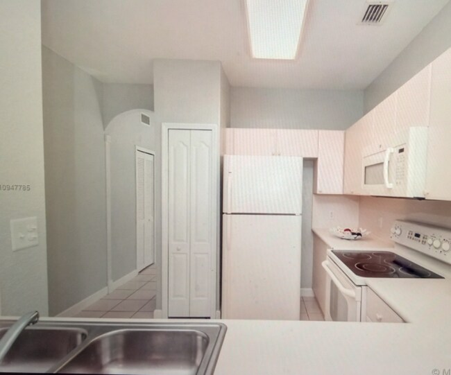 Foto del edificio - 17800 NW 73rd Ave