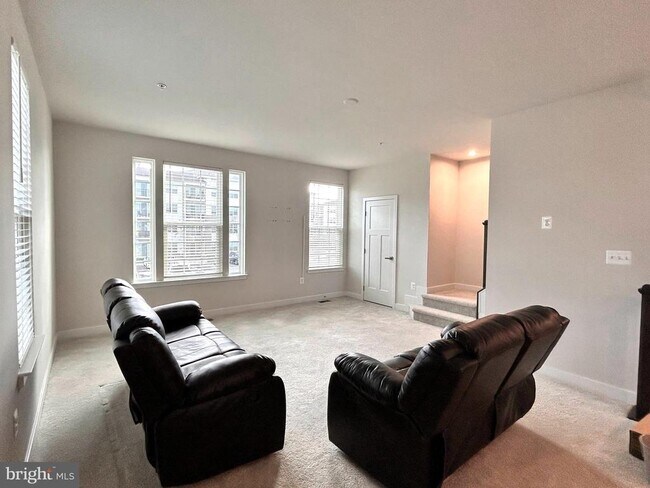 Foto del edificio - 16225 Picasso Aly