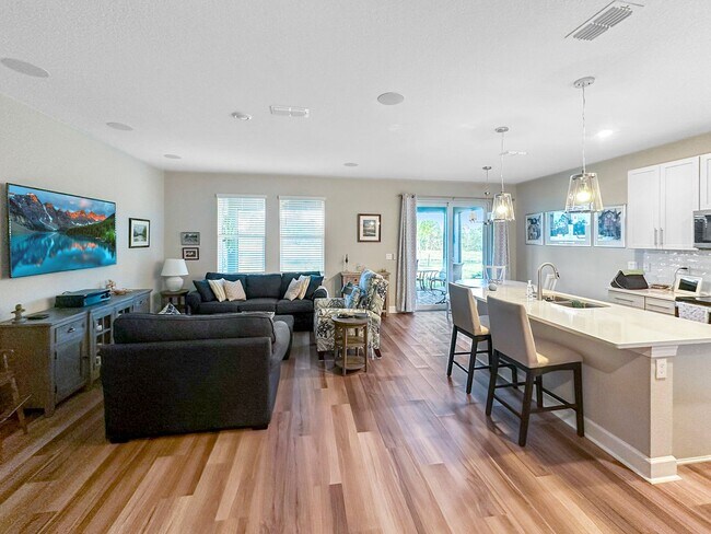 Foto del edificio - 333 Daylily Blvd