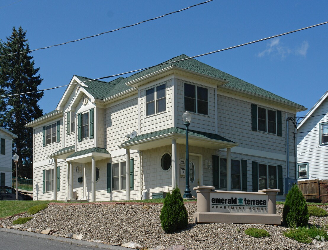 Building Photo - Emerald Terrace