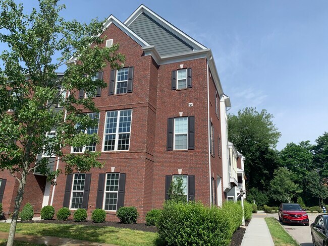 Building Photo - 896 Elmhurst Way