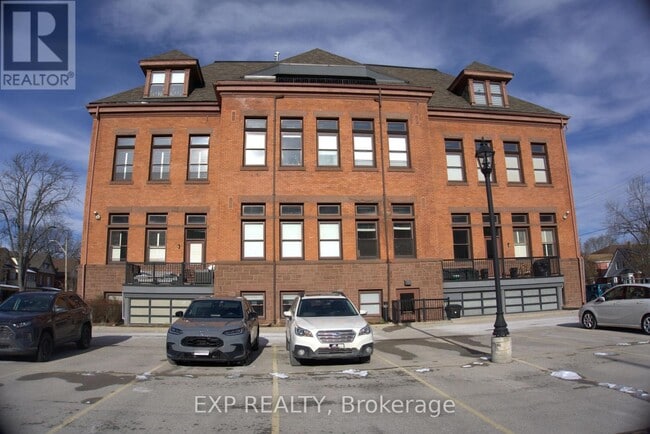 Building Photo - 200 Stinson St