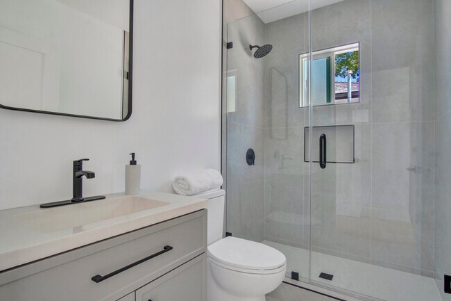 Foto del edificio - 18406 Jovan St