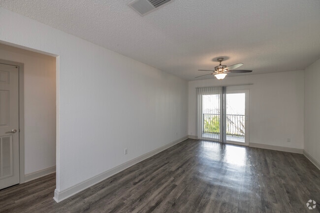 2BR, 1BA - 900SF - Living Room - Sun Bay Palms at South Tampa