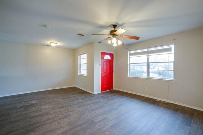 Building Photo - 4833 Harper Dr