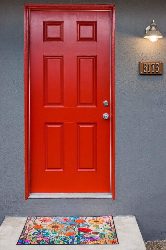 5175 Topanga Canyon Blvd, Woodland Hills, CA 91364 House Rental in