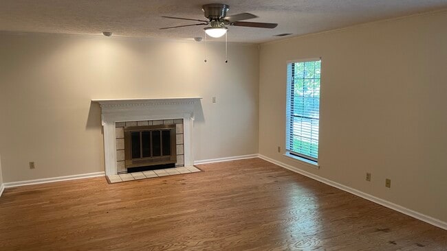 Foto del edificio - 130 Briarwood Ln