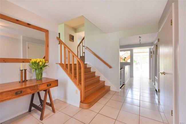 Building Photo - 2 Marseille Dr