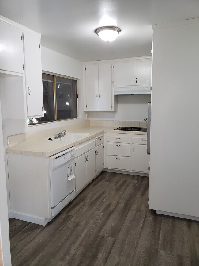 Via Del Amo Apartments 20900 Amie Ave Torrance, CA Apartments for