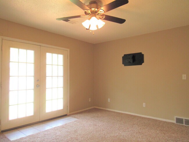 Foto del edificio - Charming Home in Edmond & Convienant Locat...