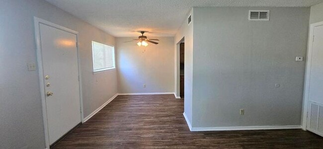 Building Photo - Available Now! 2 Bedroom 1 Bath Townhome in White Oak!