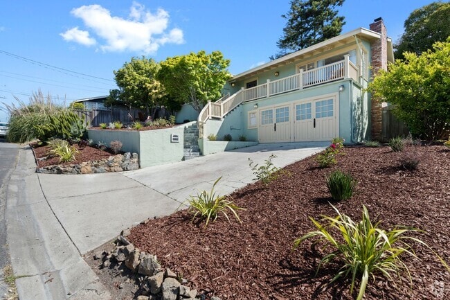 Building Photo - 35 Franciscan Way