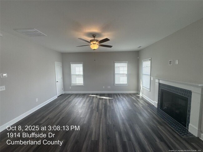 Building Photo - 1914 Bluffside Dr