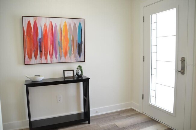 Foto del edificio - 726 Birdsong Ln