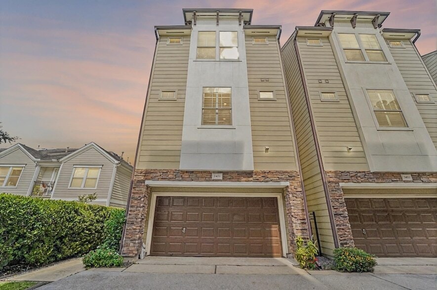 Foto principal - 2421 Beall St