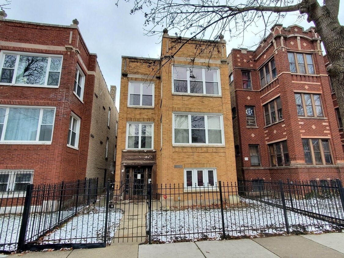 Primary Photo - 5012 N Troy St