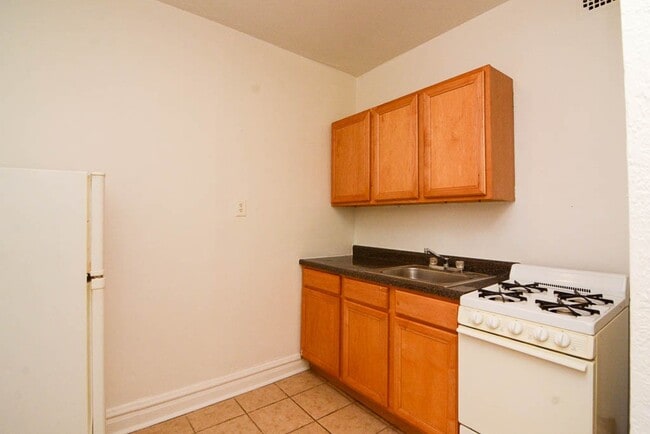 Building Photo - 4842 N Damen Ave