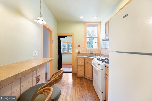 Building Photo - 704 W 28th St