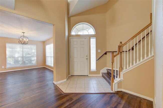 Foto del edificio - 5011 Moss Garden Ln