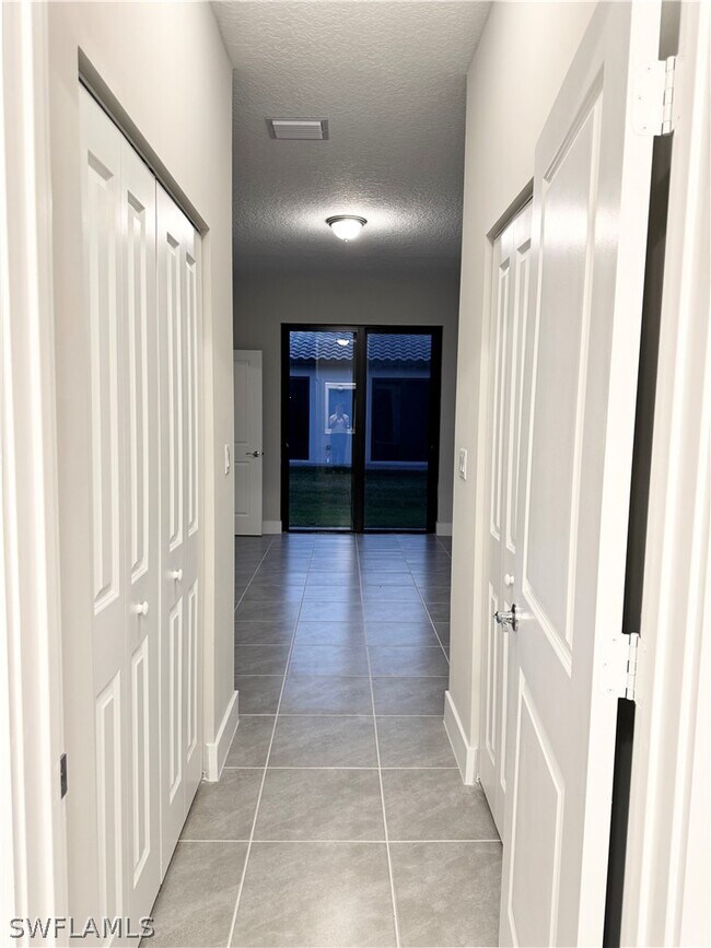 Foto del edificio - 5570 Cassidy Ln